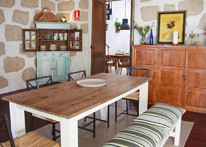 Sansofi לינה וארוחת בוקר